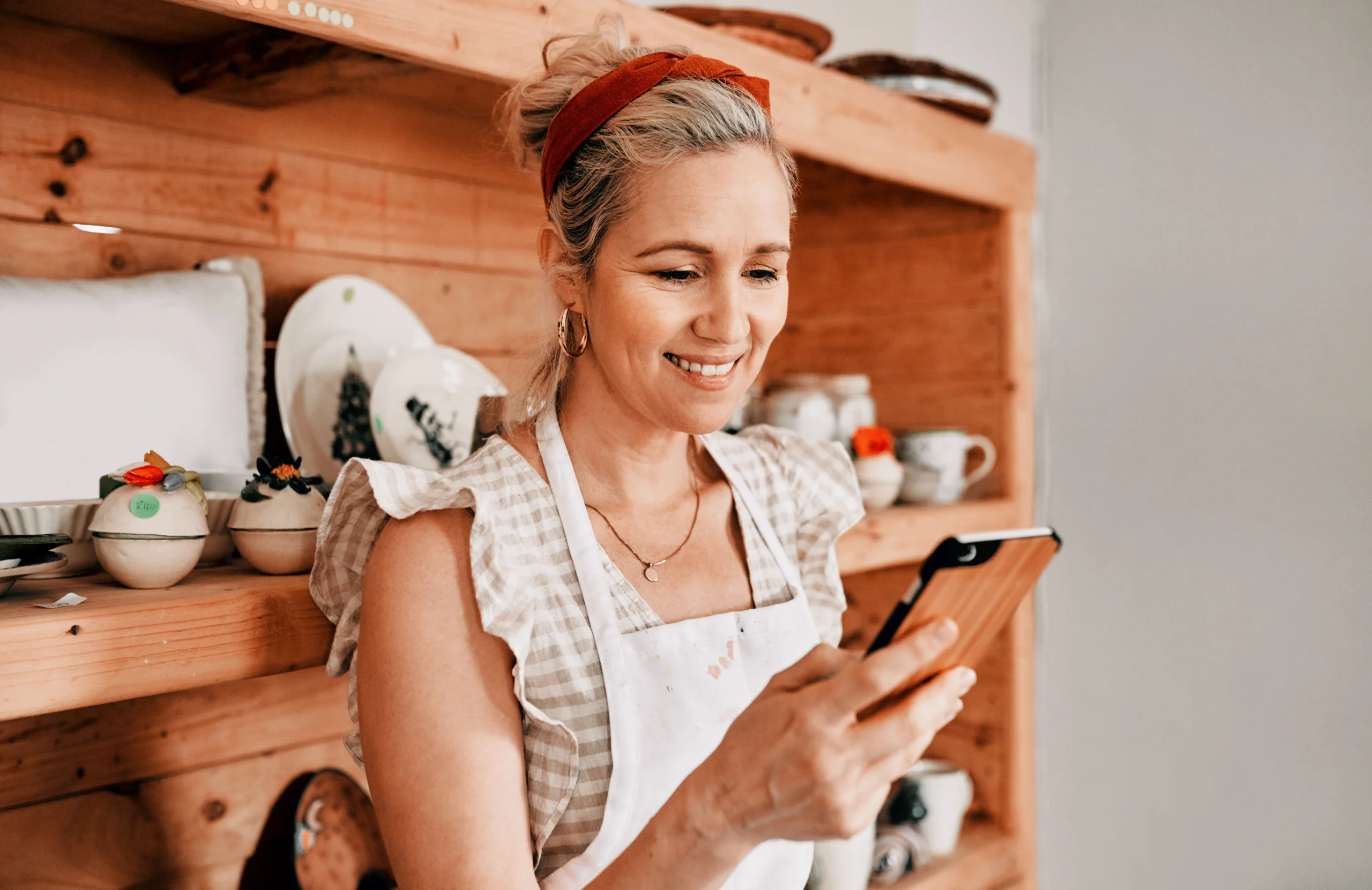 Female sole trader looking at Solo app on phone