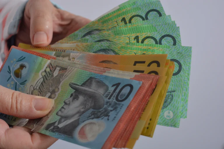 Hand holds $1000 standard tax deduction australian dollars
